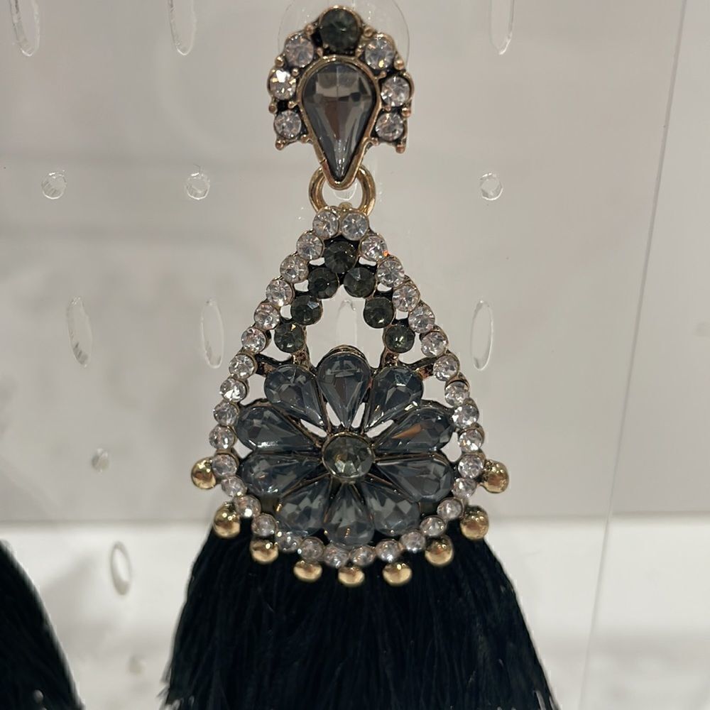 Black gray rose gold dangle crystal rhinestone tassel chandelier earrings - Picture 3 of 4